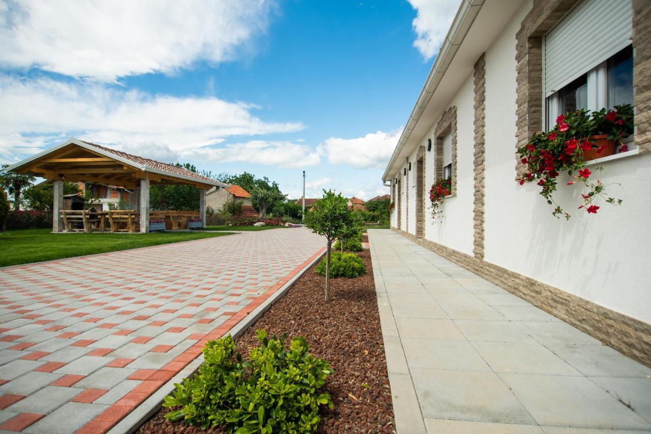 Apartments Slapovi Studenci ภายนอก รูปภาพ